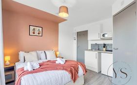 Sienna Longton Studio 2C - Wi-Fi, Alton Towers, Netflix
